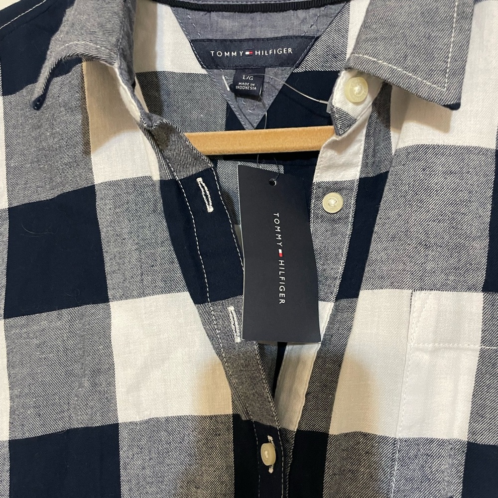 NWT Women’s Tommy Hilfiger Blouse - Size Large - Picture 5 of 8